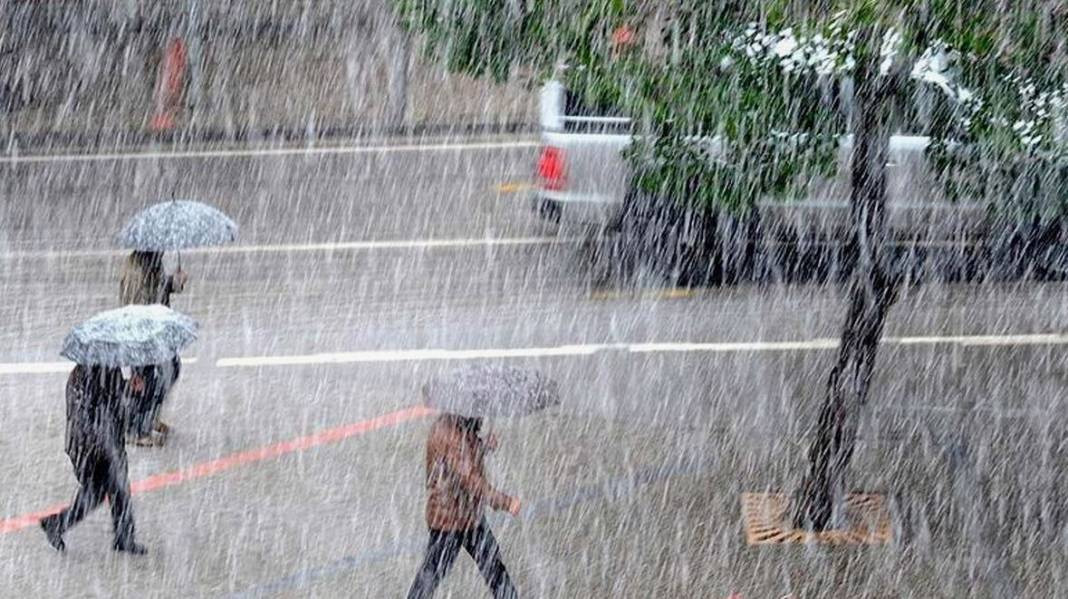 Gök gürültülü sağanak geliyor! Meteoroloji il il sıraladı. Bu saatlere dikkat - Resim: 26